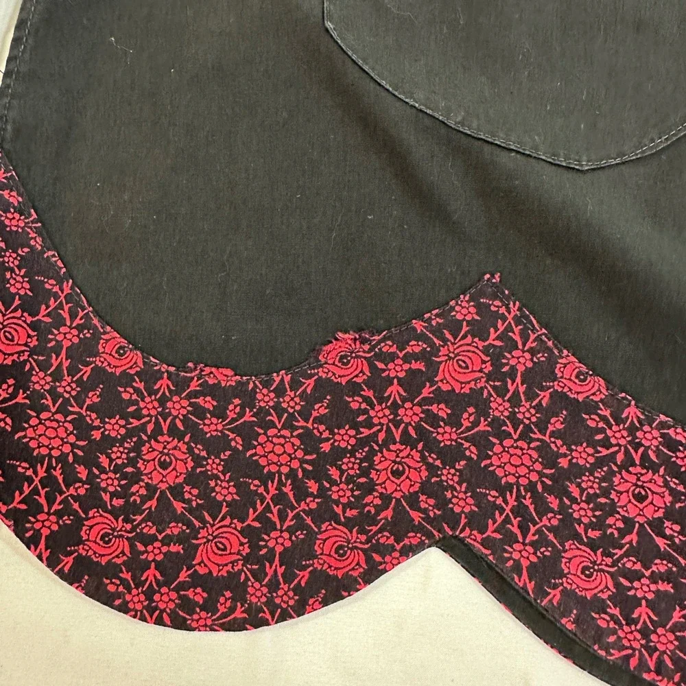 Vintage Handmade Half Apron Black Red Floral Scalloped Pocket Rockabilly Retro
